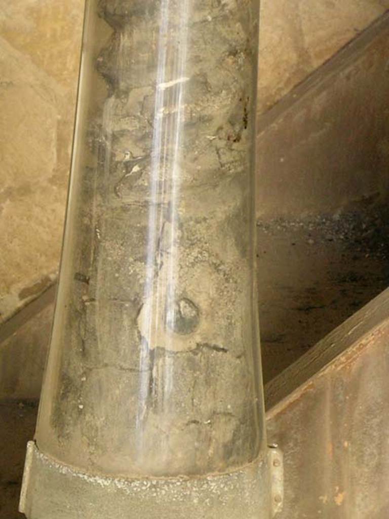 III.10, Herculaneum, May 2005. Detail of the press. Photo courtesy of Nicolas Monteix.